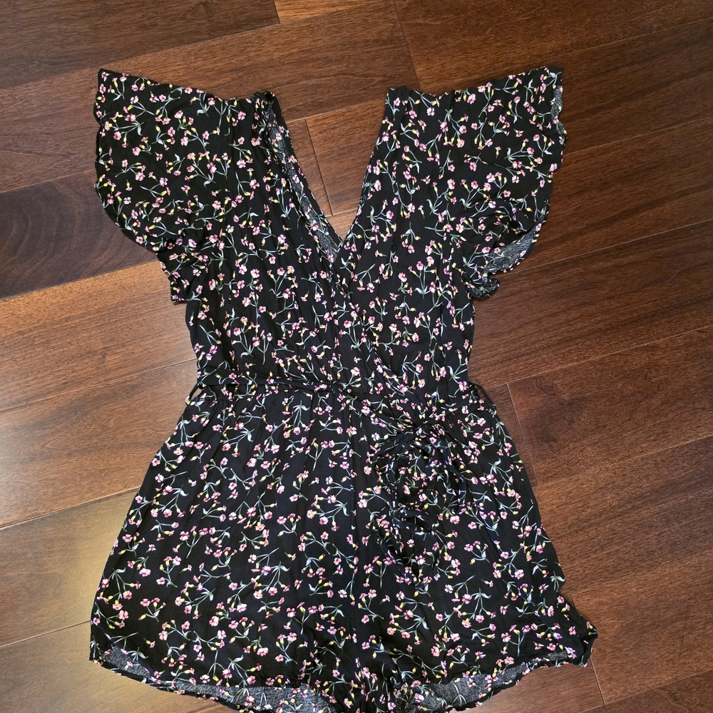 SHEIN Black Floral Tie-Waist V-Neck Romper